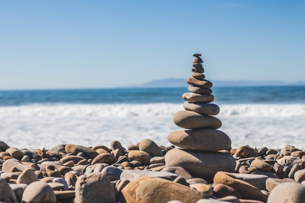 stack-rock-on-seashore-fo7bkvgetgq Pebble tower
